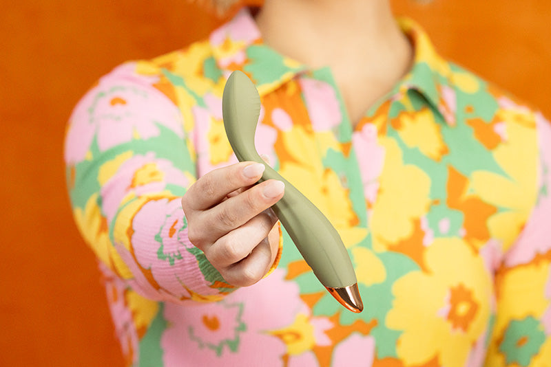 Bestie, an elegant green finger vibrator for women.